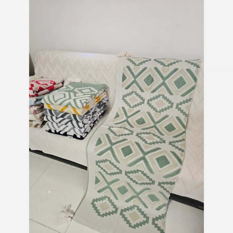 شال مبل پانچ با ترکیب رنگ کرم و سبز شیک و خاص