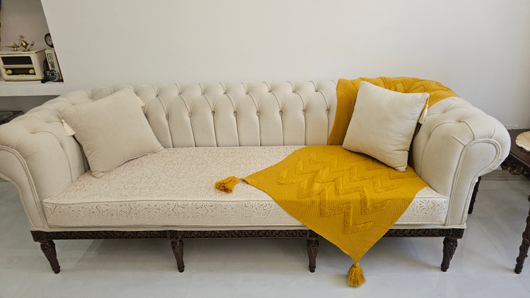 دیزاین شال مبل زیگزاگی نخ اکرولیک رنگ خردلی